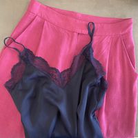 Spitzentop mit pinker Leinen-Baumwollhose